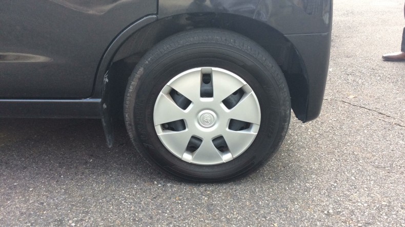 タイヤホイール前