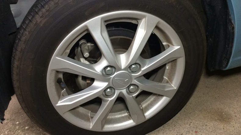 タイヤホイール前