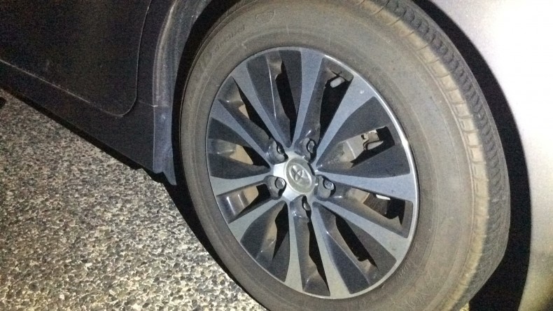 タイヤホイール前