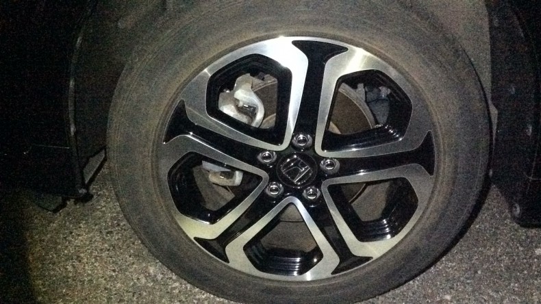 タイヤホイール前