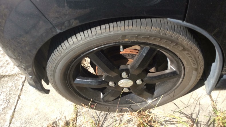 タイヤホイール前