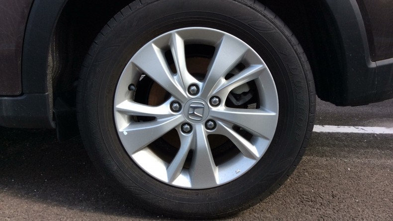 タイヤホイール前