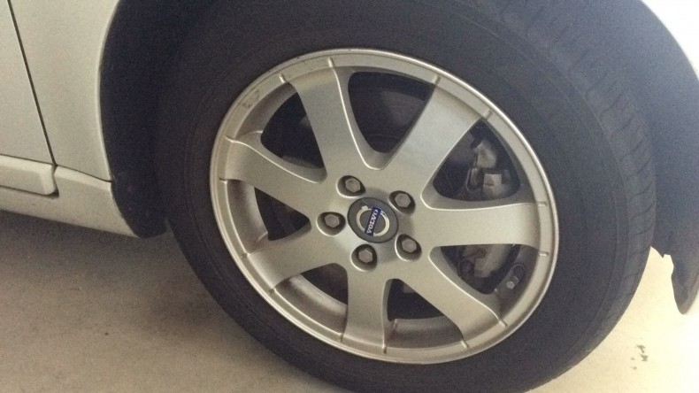 タイヤホイール前