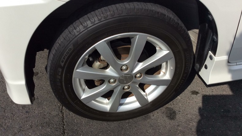 タイヤホイール前