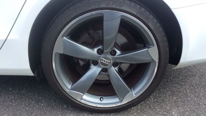 タイヤホイール前