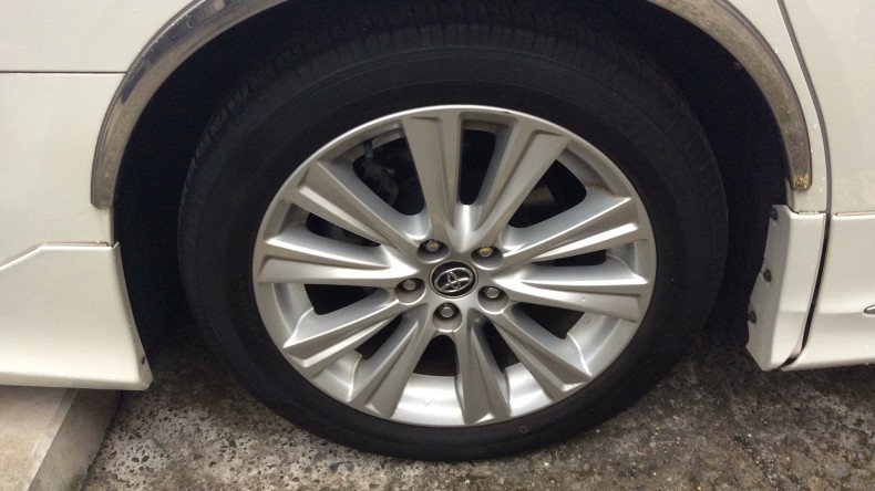 タイヤホイール前