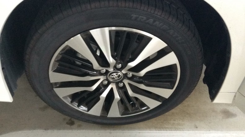 タイヤホイール前