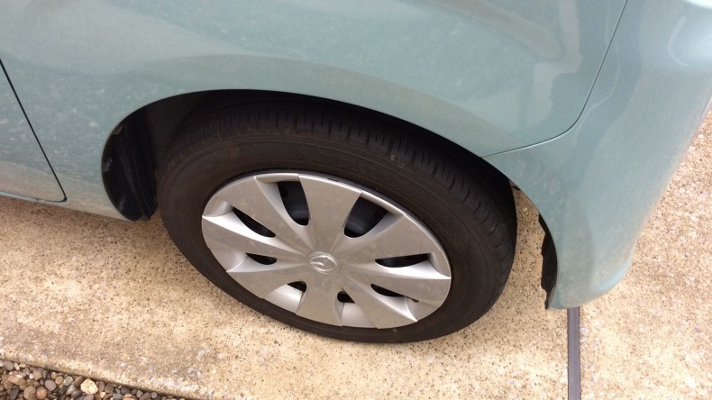 タイヤホイール前