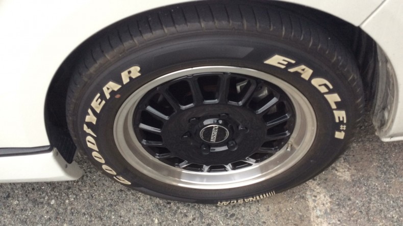 タイヤホイール前