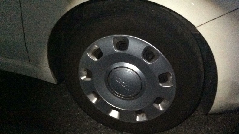 タイヤホイール前