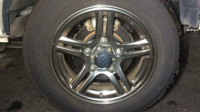 タイヤホイール前