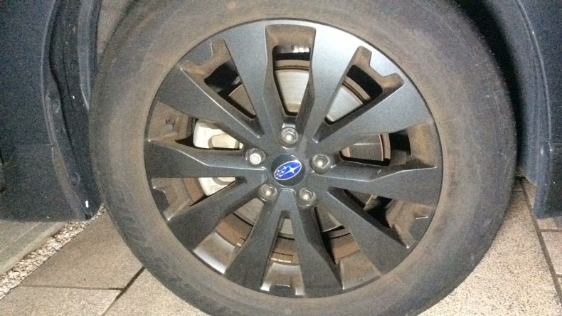 タイヤホイール前