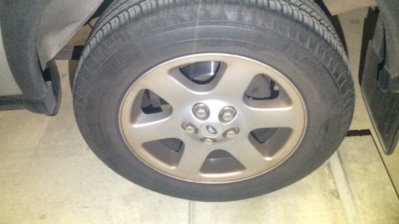 タイヤホイール前