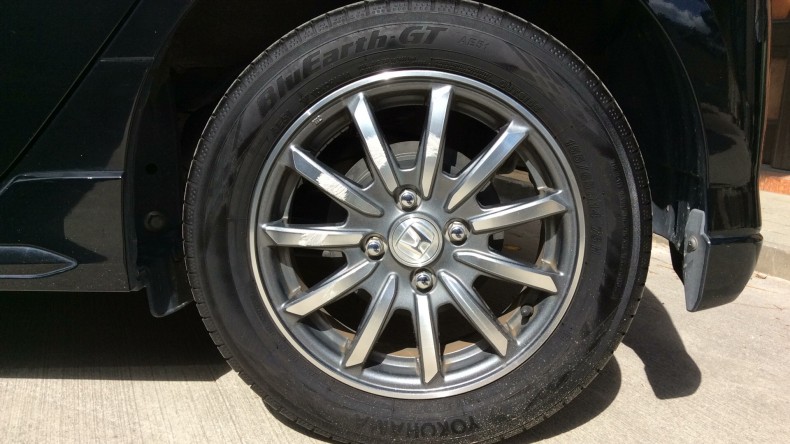 タイヤホイール前