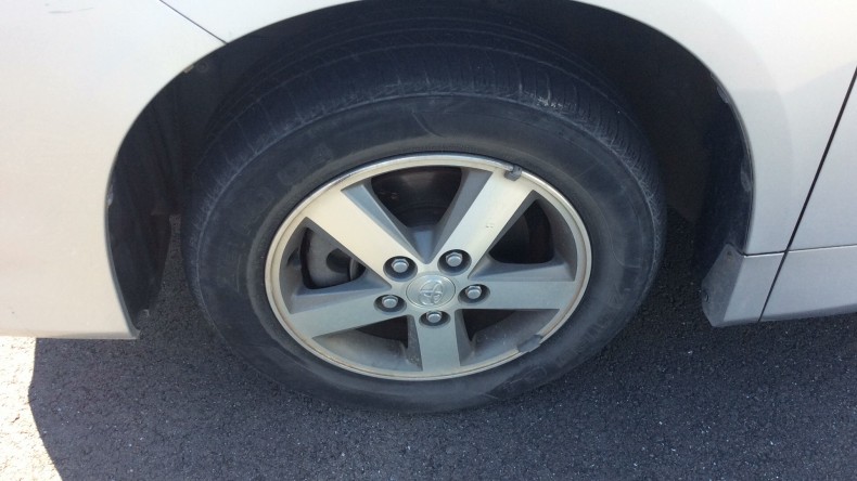 タイヤホイール前