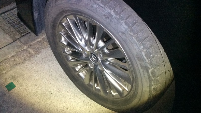 タイヤホイール前