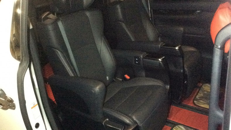 内装後方シート