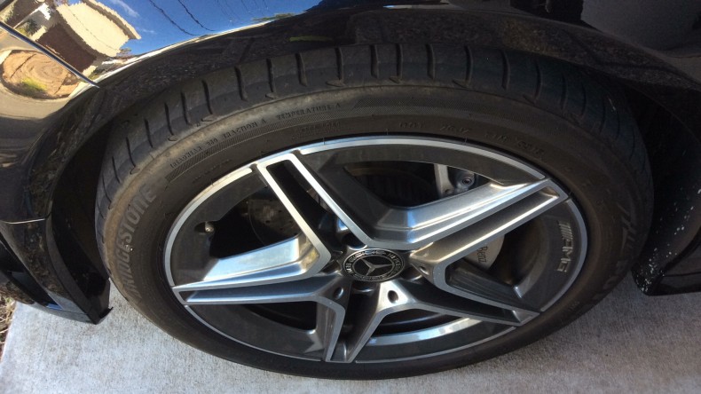 タイヤホイール前