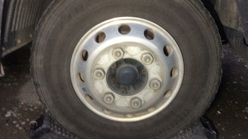 タイヤホイール前