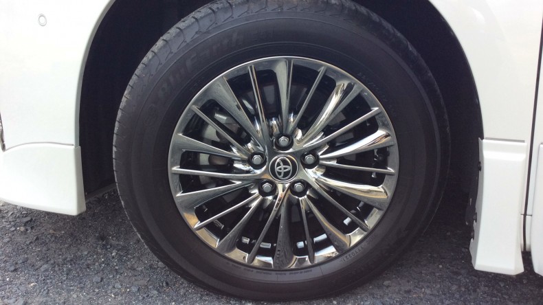 タイヤホイール前