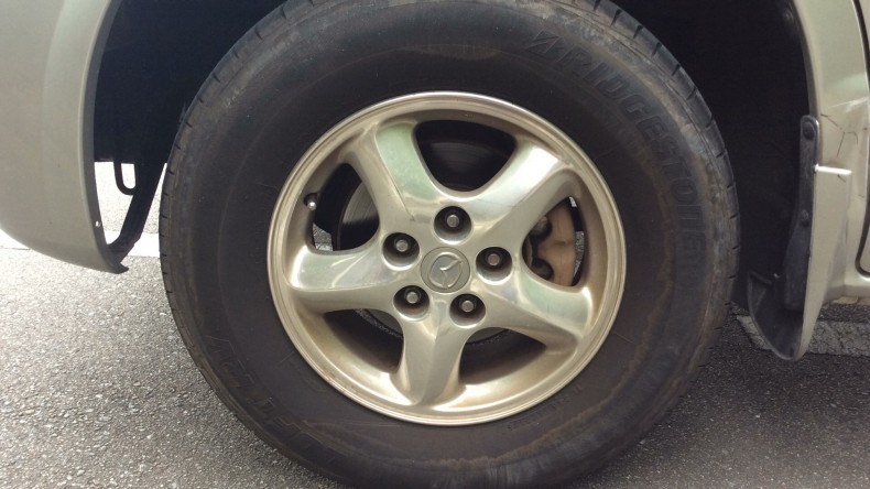 タイヤホイール前