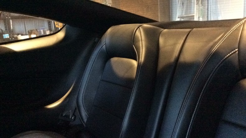 内装後方シート