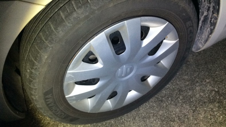 タイヤホイール前