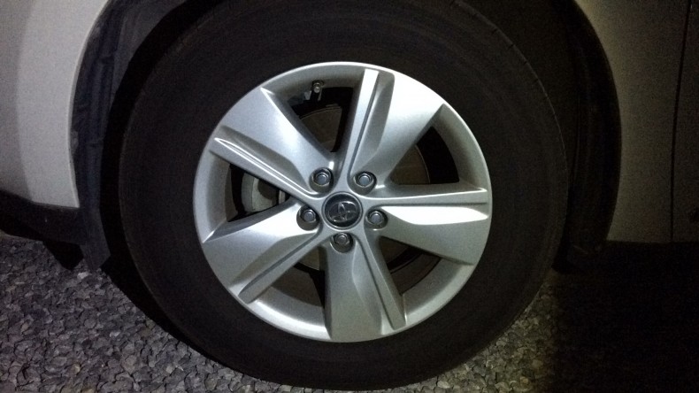 タイヤホイール前