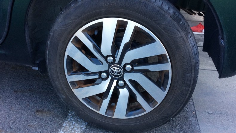 タイヤホイール前