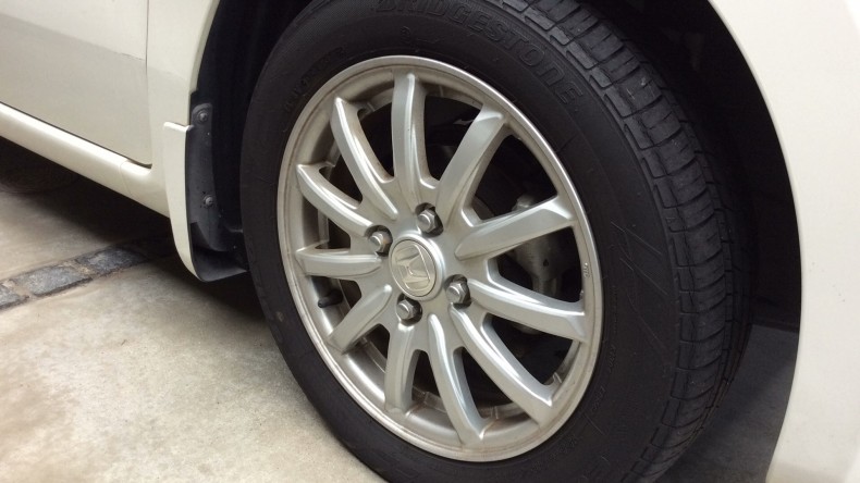 タイヤホイール前