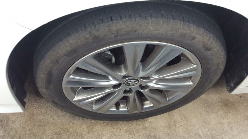 タイヤホイール前