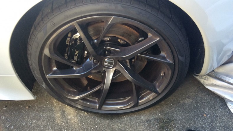 タイヤホイール前