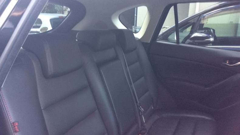 内装後方シート