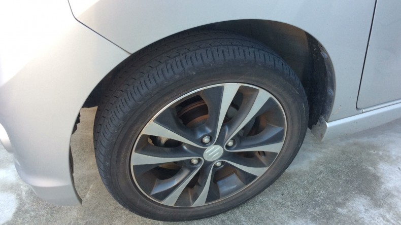 タイヤホイール前