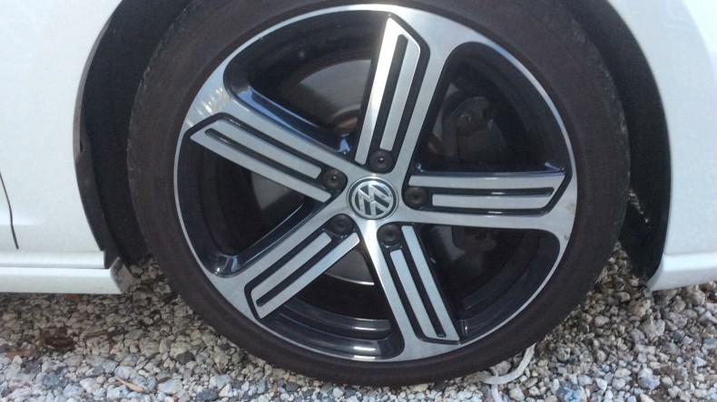 タイヤホイール前