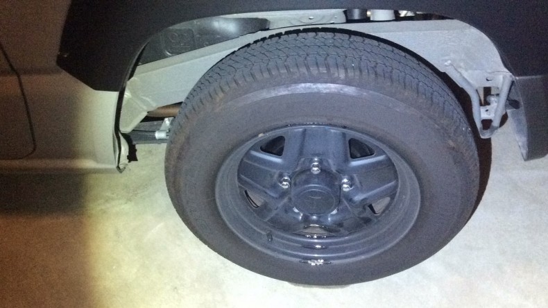 タイヤホイール前