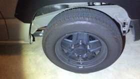 タイヤホイール前