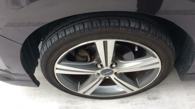 タイヤホイール前