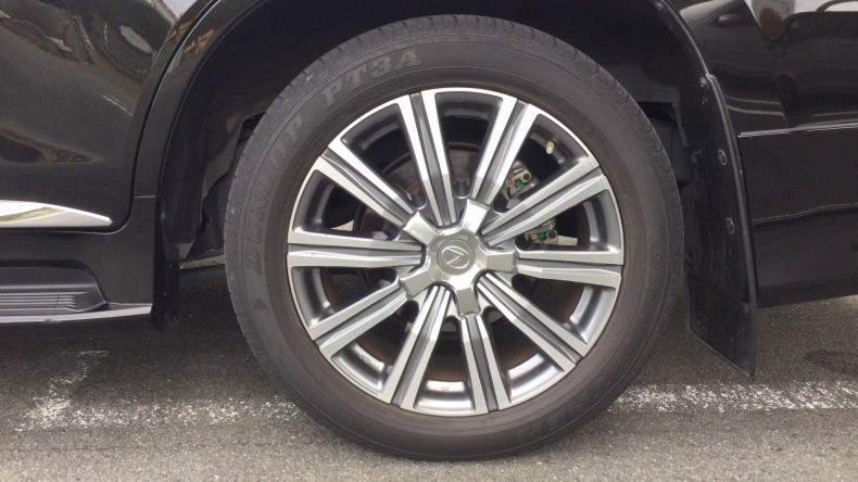 タイヤホイール前