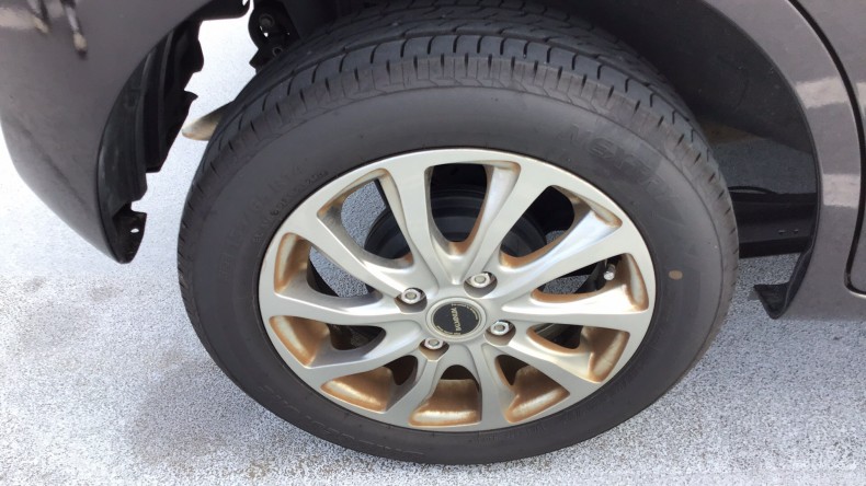 タイヤホイール前