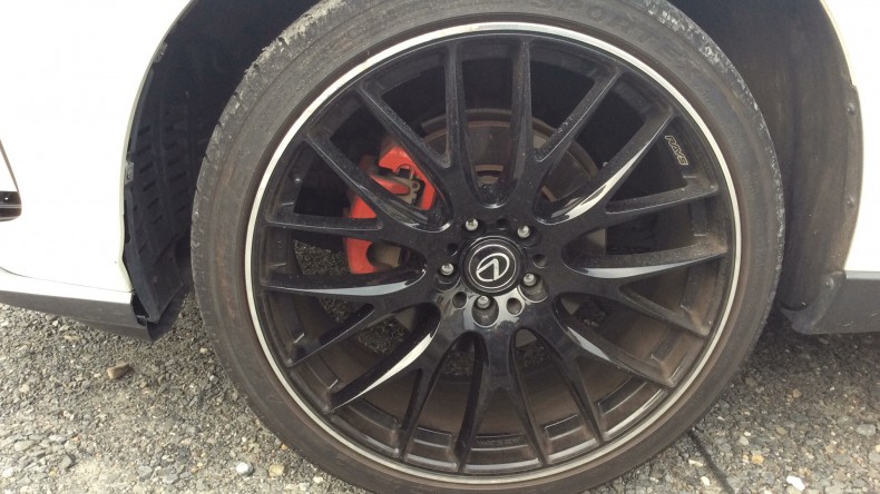 タイヤホイール前