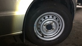 タイヤホイール前