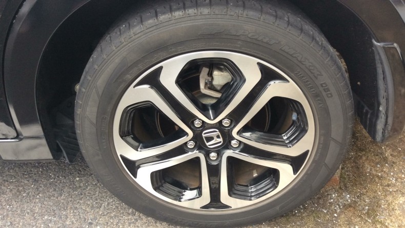 タイヤホイール前