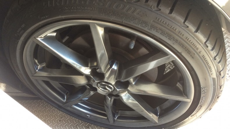 タイヤホイール前