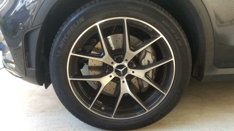 タイヤホイール前