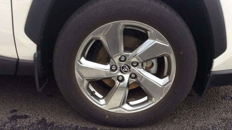 タイヤホイール前