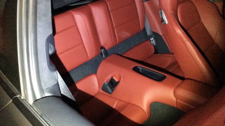 内装後方シート