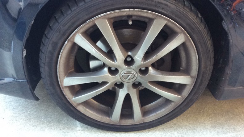 タイヤホイール前