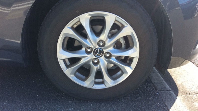 タイヤホイール前