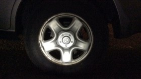 タイヤホイール前